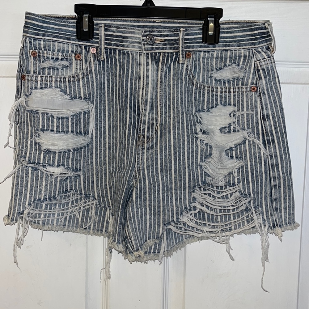 American Eagle woman’s striped jean shorts